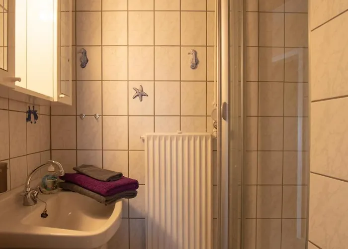 Vogelhus Yvonne Vogel Pellworm